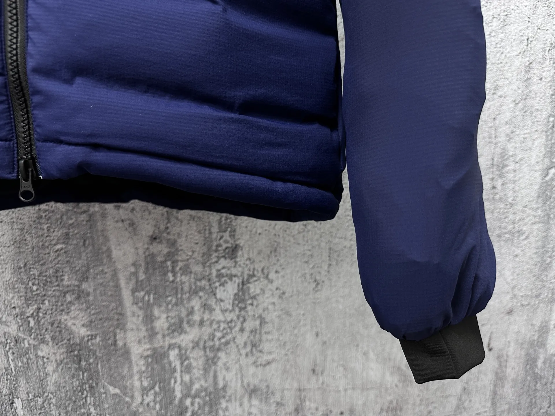 P840 [Canada Goose] Big Goose 5078 down jacket is different from the junk products in the market🗯️The same picture but different price means different versions ✅Don’t be fooled by the same copywriters and pirated picture gangs who mix and distribute high-luxury pictures at low prices. Once you receive it and compare the quality, you will know where the difference is. Don’t lie. Look for the terminal. I don’t guarantee that my products are the cheapest, but I definitely guarantee that they are worth every penny of your hard-earned money! Canada Goose down jacket top version, warm and cold-resistant, nice upper body effect, super lightweight, size: XS-XL